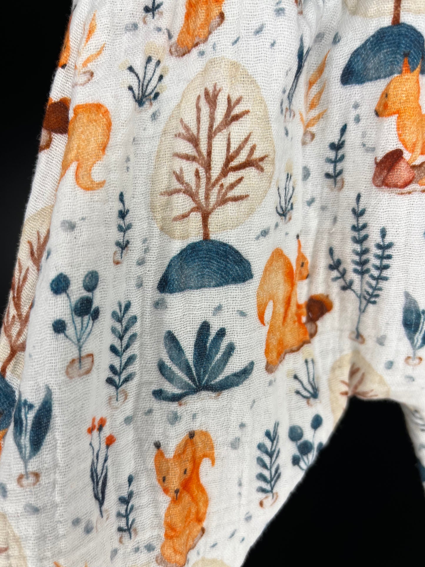 Sommer Pumphose mit Eichhörnchen in weiß